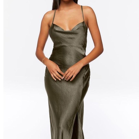 Dresses & Skirts - Cowl Neck Midi Dress